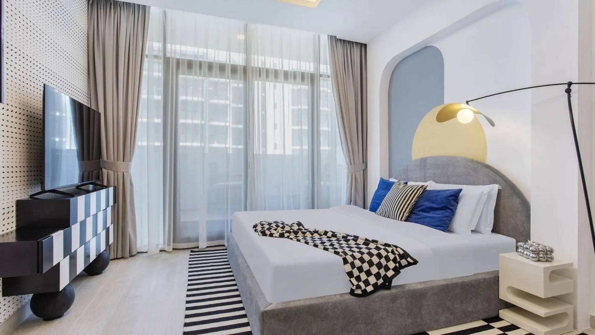 Charming Studio With Burj Khalifa View In Azizi12 Dubai Apartment